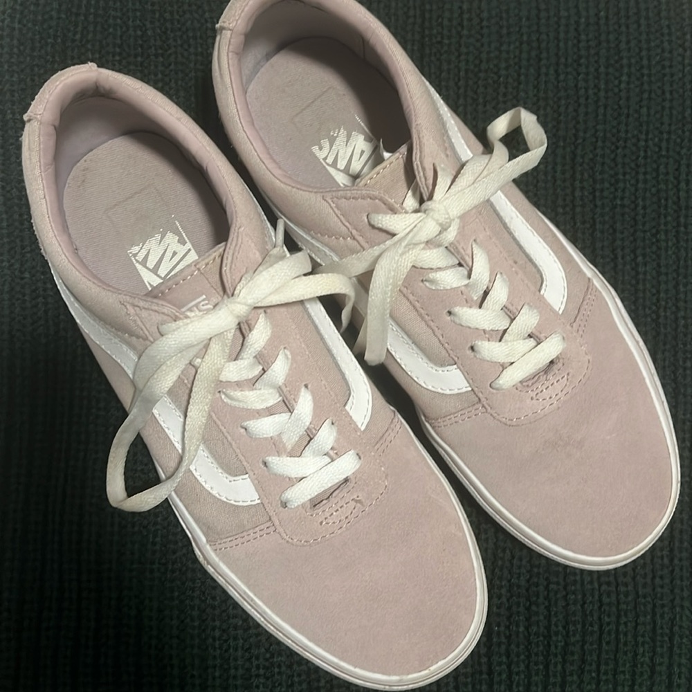 Women’s Vans suede size 9 sneakers lin a pinkish mauve color